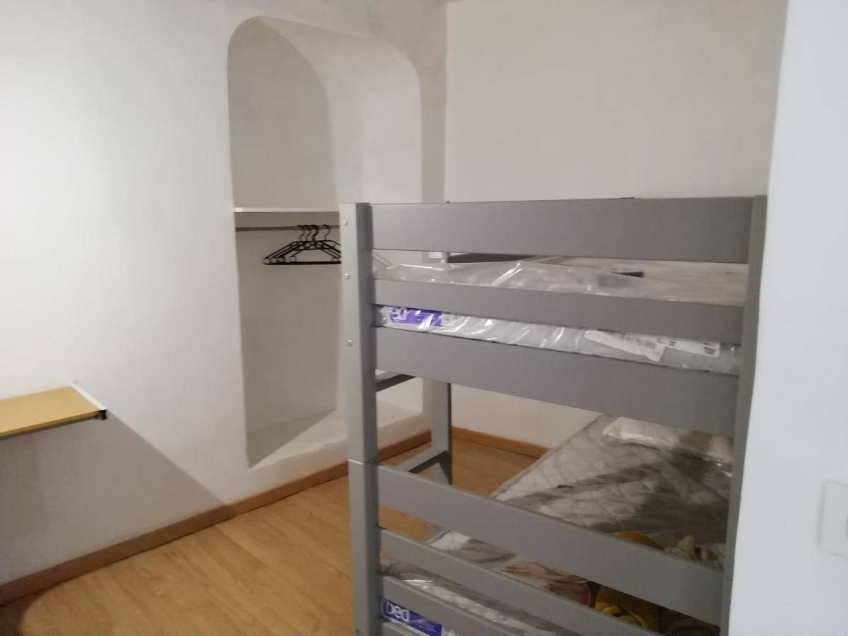 Ancienne caserne du château Azille Extérieur photo