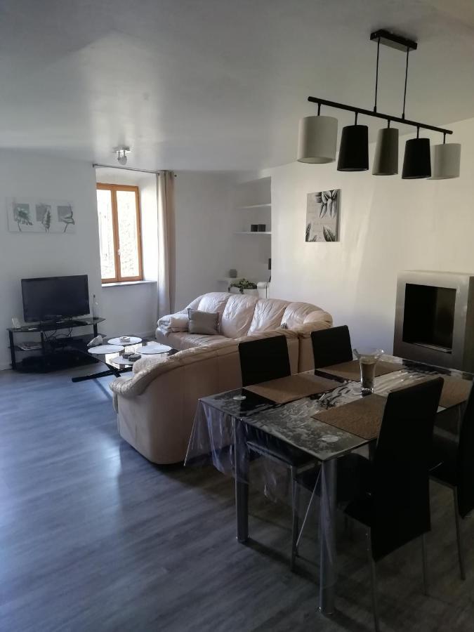 Ancienne caserne du château Azille Extérieur photo