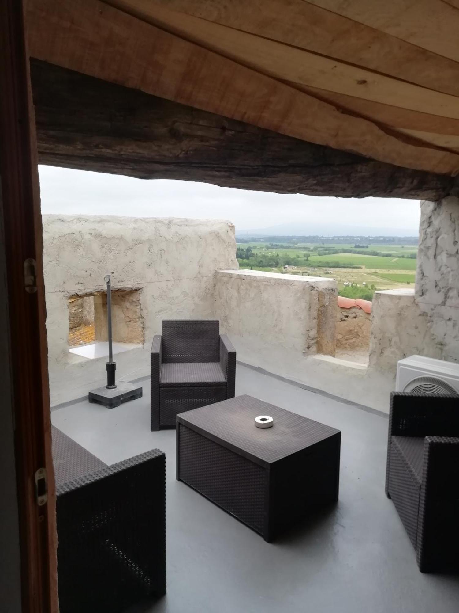 Ancienne caserne du château Azille Extérieur photo